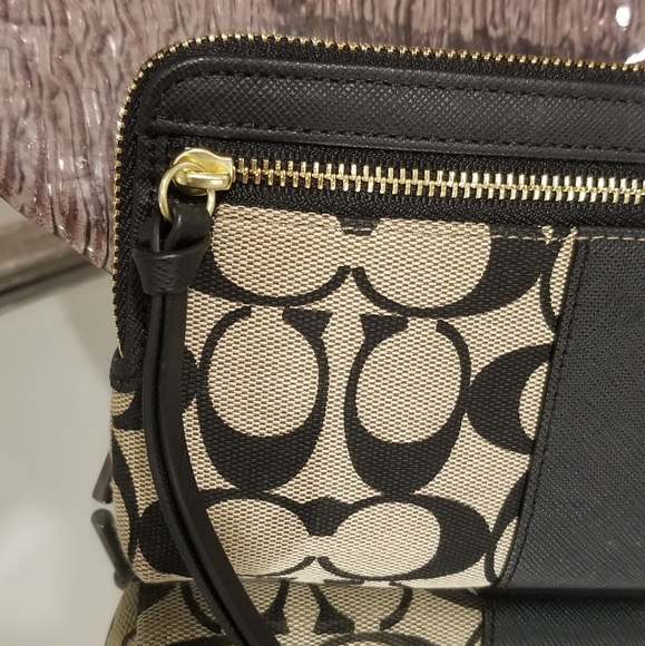 COACH Signature C Zippy Wallet Never Used - Picture 5 of 9